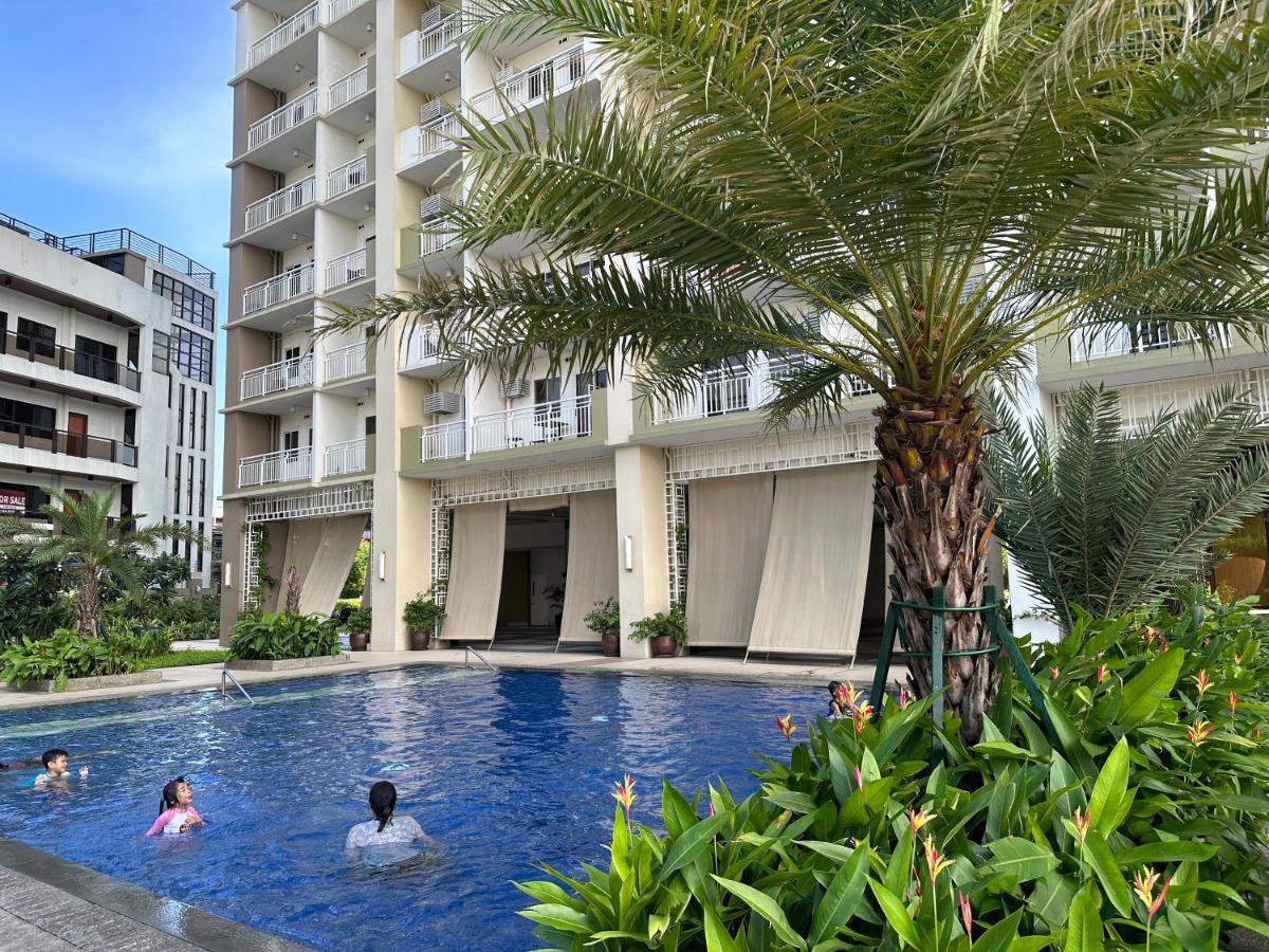 Celandine Residence In Quezon City Caloocan Exteriör bild